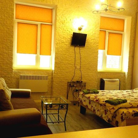 With Dom Studio Apartment Lviv Luaran gambar